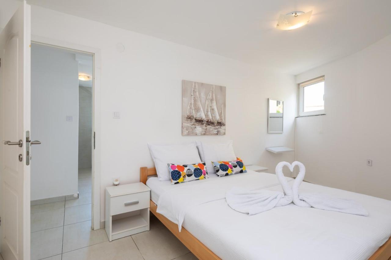 Estella Villa Apartments Rogoznica  Exteriör bild